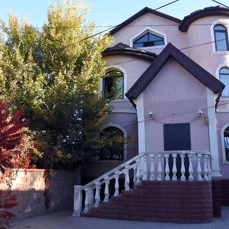 Almaty Backpackers Hostel Exterior photo
